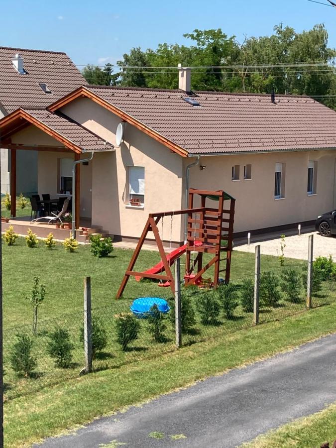 Willa Konrad Apartman Balatonmáriafürdő Zewnętrze zdjęcie