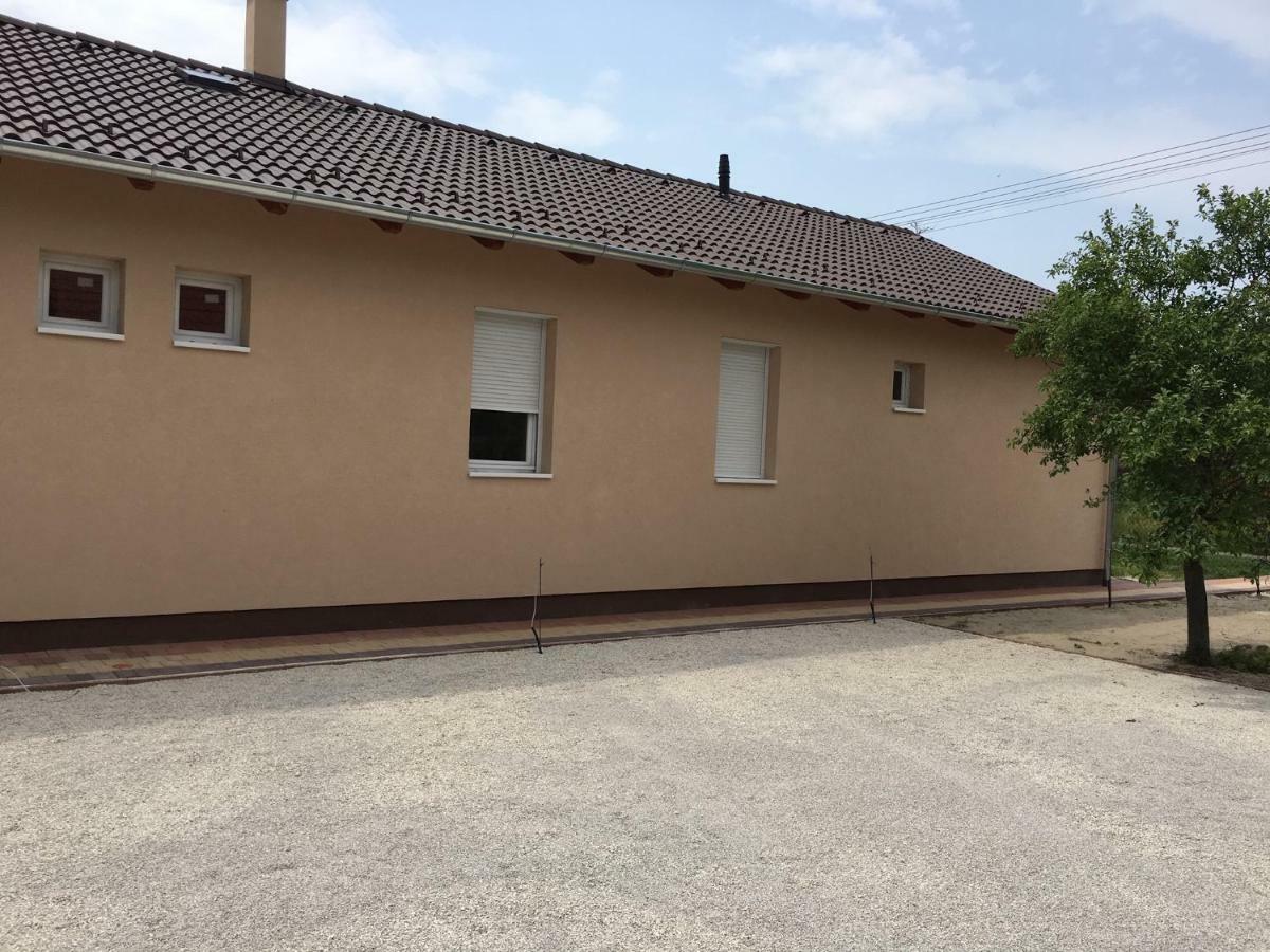 Willa Konrad Apartman Balatonmáriafürdő Zewnętrze zdjęcie